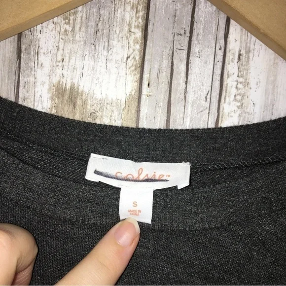 NWT Colsie Grey Banded Waist Long Sleeve - Picture 4 of 4